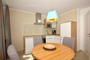 strandnahe FeWo mit Balkon, gratis Nutzung vom AHOI Erlebnisbad und Sauna in Sellin - Rex Rugia FeWo 30-8