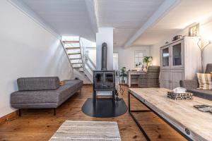 fewo1846 - Kaete-Lassen-Huus - uriges Kapitänshäuschen auf 3 Ebenen mit Dachterrasse am Hafen