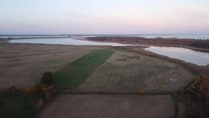 Dat-Fischerhuus-Ankerplatz-zwischen-Bodden-und-Ostsee-in-30-sek-am-Hafen