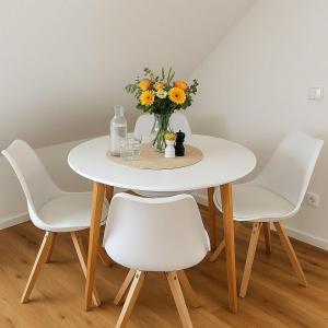 Dat-Fischerhuus-das-Fischerstuebchen-zwischen-Ostsee-und-Bodden-20sek-zum-Hafen