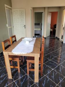 Casa Arejada, bem localizada para Temporada em Caraguatatuba