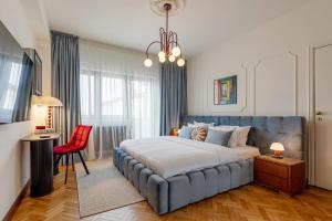 One-of-a-Kind Downtown Penthouse, 270-degree City Views, Two Terraces, Fireplaces, Grill