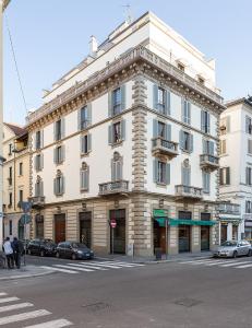 Brera Elegant Apartment Steps from Duomo, Montenapoleone, Design & Fashion Week