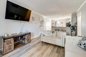 Walk to Ocean North Topsail Beach Gem with Balcony!