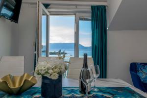 Apartments Beach house Blace