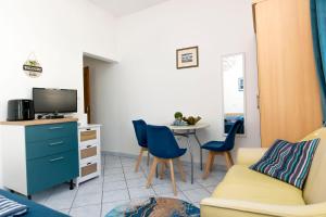 Apartments Beach house Blace