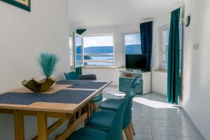 Apartments Beach house Blace