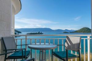 Apartments Beach house Blace