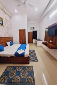 Cosmic Elite Krishiva Hotel Vrindavan - Affordable Rooms at Central Location