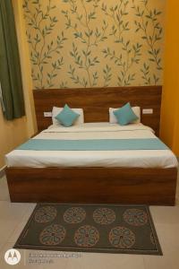 Cosmic Elite Krishiva Hotel Vrindavan - Affordable Rooms at Central Location