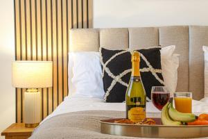 6BR Home Group and Contractors Stay Sleep 9