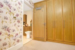 6BR Home Group and Contractors Stay Sleep 9