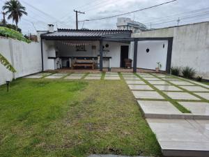 Casa martim de Sá 3 dormitórios pertinho da praia maggie