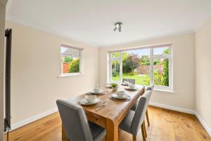 3 Bed House in Windsor, by ARP Homes, Driveway Parking and Big Garden, Close to Castle, Legoland & Town Centre