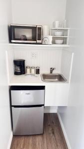 Private Suite Apartment 3 Miles to the Beach