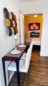 Private Suite Apartment 3 Miles to the Beach