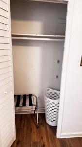 Private Suite Apartment 3 Miles to the Beach