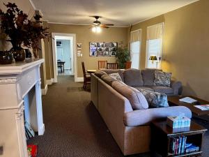 Great Gorge Guesthouse - Walk to the Falls, the Casino andDowntown Restaurants - Across from the Aquarium