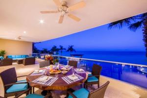 Luxury Beachfront Condo Ocean View & Infinity Pool