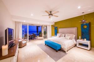 Luxury Beachfront Condo Ocean View & Infinity Pool