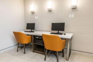 Holiday Inn Express Calgary South by IHG