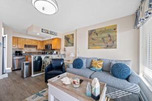 Boardwalk 184 by Youngs Suncoast