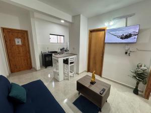 MODERNO APARTAMENTO COMPLETO EN EXCELENTE UBICACIÓN c
