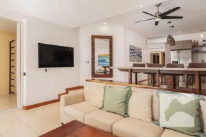 Luxury Beach Condo Walk to Town & Ocean