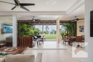 Luxury Beach Condo Walk to Town & Ocean