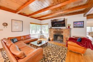 Home 3 Mi to Main St Julian Great for Groups!