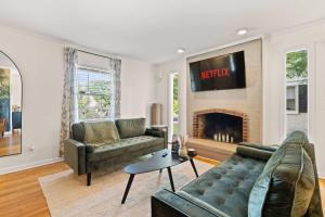 Near USC & Downtown Fire Pit Dog Friendly