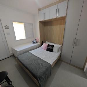 Apartamento no Centro de Mongaguá, perto da praia e com ar condicionado !