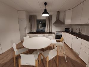 Arctic Aurora Villa with a Lappish Grill Hut - Northern Lights and Private Sledding Hill in the Backyard, in the Hometown of Santa Claus, Rovaniemi