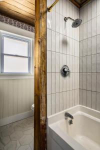 Keener Hollow Family Retreat Hot Tub Sauna Near Pigeon Forge