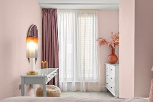 Luxurious, City Centre Location, Parking on Request The Pink Palace at Ryedale House