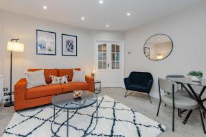 New 4BR Gem, Central, 3 Car Drive, Contractor Stay