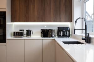 Modern 5-Bed Home EV City Centre 10 min