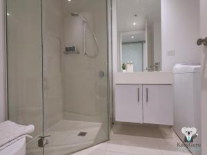 KozyGuru | Southbank | Lux Riverfront City Retreat