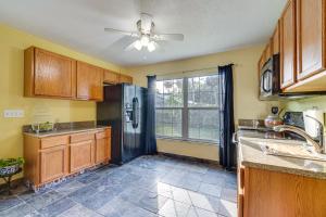 1 Mi to Historic Dtwn Sanford! Pet-Friendly Unit