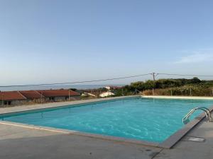 Vista mare e castello, piscina e posto auto img9