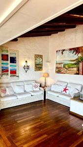 1 Minute Walk to the Beach-Breathtaking Sea Views-Private Parking-Case Mariuccia Baja Sardinia