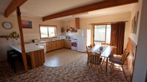 Beares Beach House - 7 Mill Street- Large, central