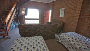 Beares Beach House - 7 Mill Street- Large, central