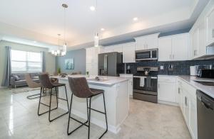 3161-203FC STOREY LAKE, CONDO 22 LAKE VIEW