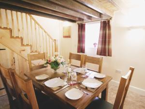 Granary Cottage - E5626