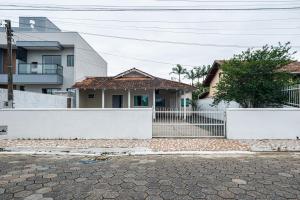 Casa da Tia Nina - Seu refúgio entre a praia e o Parque Beto Carreiro