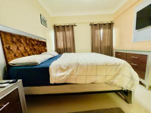 Luxurious 4 bedroom apartment near the beach