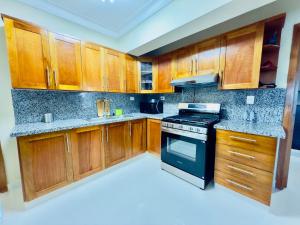 Luxurious 4 bedroom apartment near the beach