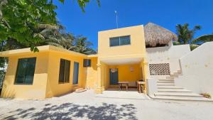 Apartment with pool and beach club access