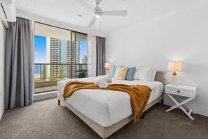 Spacious 3BR with Corner Views in Surfers Paradise by BB Stay